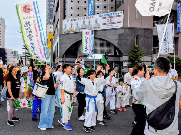 Hamamatsu Matsuri 2025 celebra 130 anos de amizade Japão-Brasil com pipas gigantes e desfile multicultural