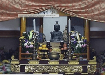 Estátua de Buda roubada é devolvida a templo japonês após 12 anos