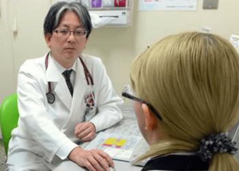 Hospitais no Japão ampliam atendimento a estrangeiros diante de aumento de turistas e residentes