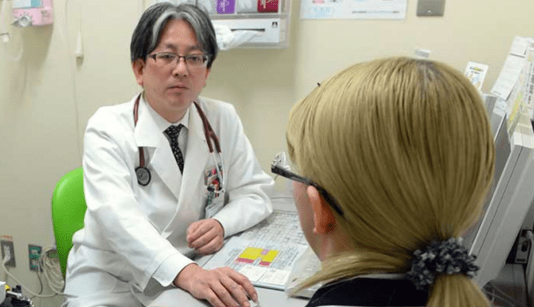 Hospitais no Japão ampliam atendimento a estrangeiros diante de aumento de turistas e residentes