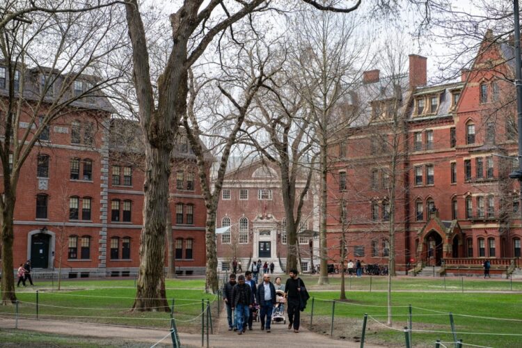 Universidade de Tóquio avalia receber alunos estrangeiros da Harvard após possível veto nos EUA