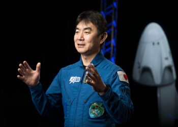 Astronauta japonês Yui Kimiya concede entrevista antes de sua missão na Estação Espacial Internacional
