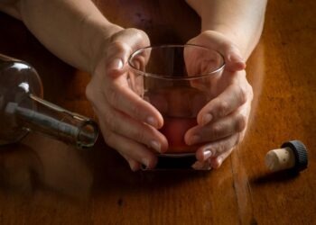 Dados mostram avanço da dependência alcoólica entre mulheres nos últimos anos no Japão