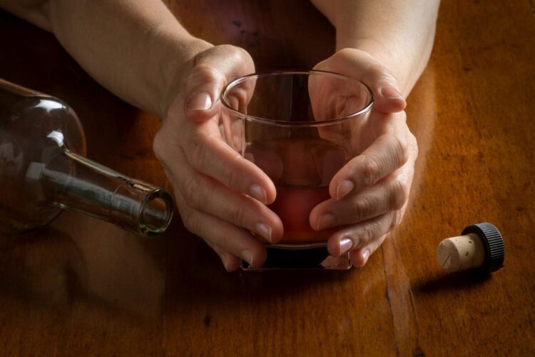 Dados mostram avanço da dependência alcoólica entre mulheres nos últimos anos no Japão