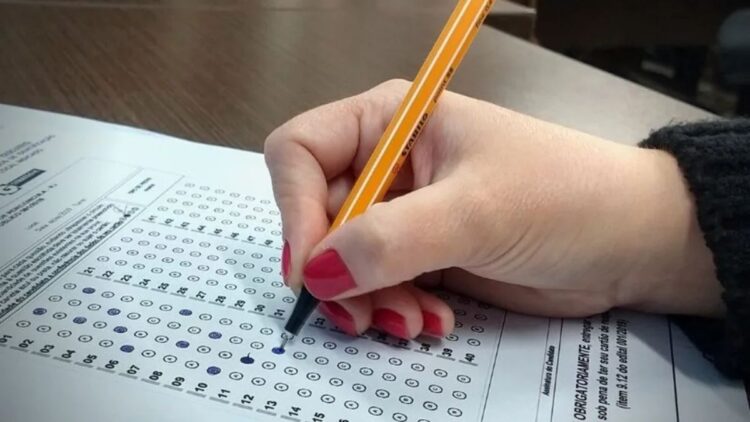 Inscrições para o Encceja Exterior 2025 começam em junho e provas serão aplicadas entre setembro e outubro