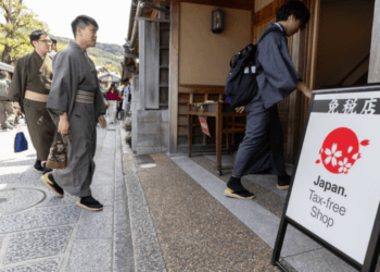 Japão prevê regras mais rígidas para residentes estrangeiros e aumento de impostos para turistas
