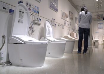 Toto lançará tecnologia de banheiro de última geração que escaneia e rastreia suas fezes