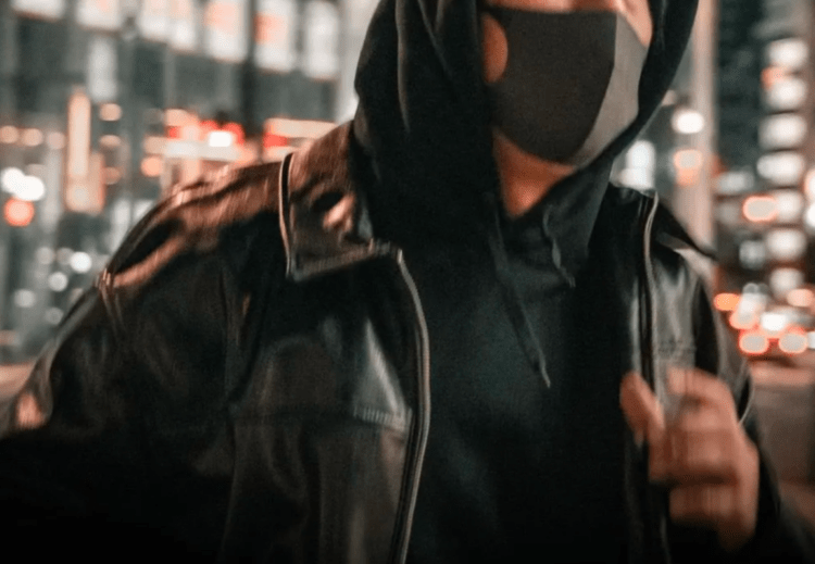 Gangue de rua japonesa Lucifers realiza cerimônia oficial de dissolução dentro de delegacia de polícia