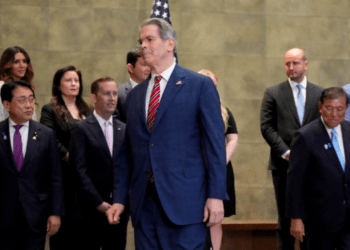 Japão e EUA entram em acordo tarifário surpreendente de última hora