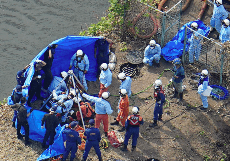 Quatro trabalhadores morrem após cairem em tubulação de esgoto de 12 metros de profundidade