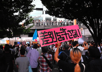 Centenas de pessoas se reúnem em Tóquio para protestar contra discriminação racial