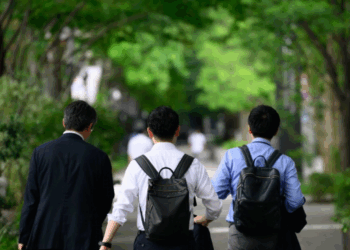 Funcionários públicos do Japão devem receber o maior aumento salarial em 34 anos