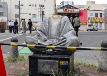 Estátua de senhor da guerra do século XVI decapitada em Nagoya