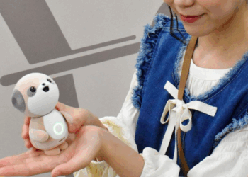 Sharp cria robô de brinquedo com IA conversacional Poketomo