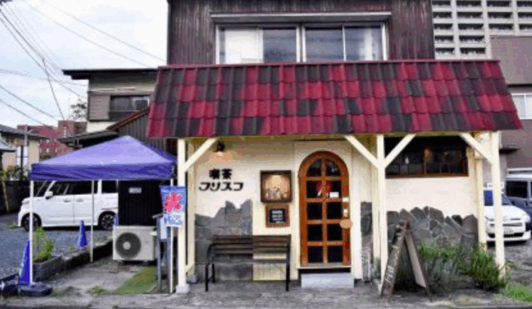 Cafeteria retrô em Utsunomiya conquista clientes com nostalgia da era Showa