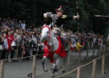 Santuário Samukawa realiza cerimônia tradicional de yabusame em Kanagawa