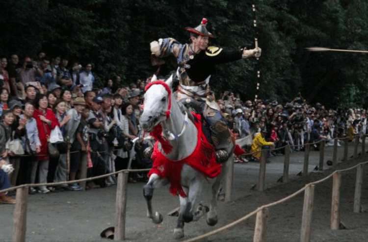 Santuário Samukawa realiza cerimônia tradicional de yabusame em Kanagawa
