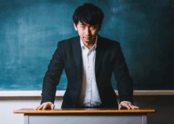 Japão lidera ranking da OCDE em carga horária de professores, apesar de redução desde 2018