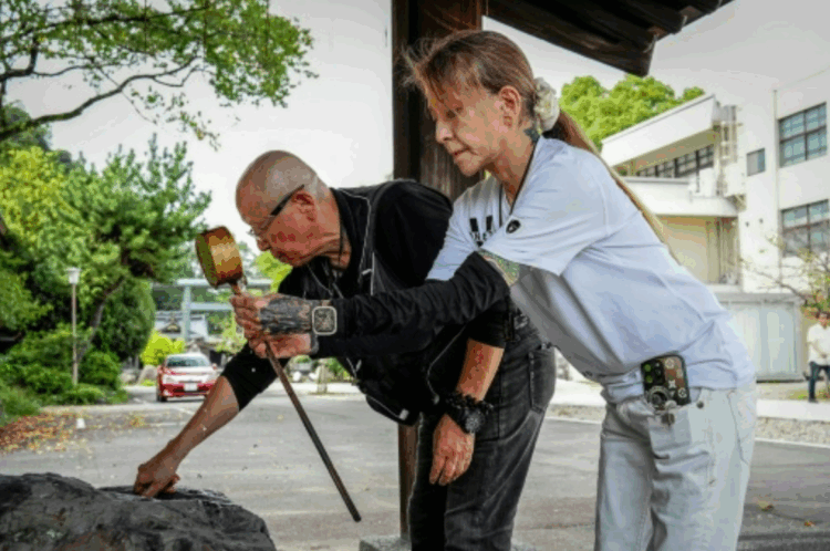 Ex-mulher yakuza ajuda ex-criminosos a reconstruírem a vida no Japão