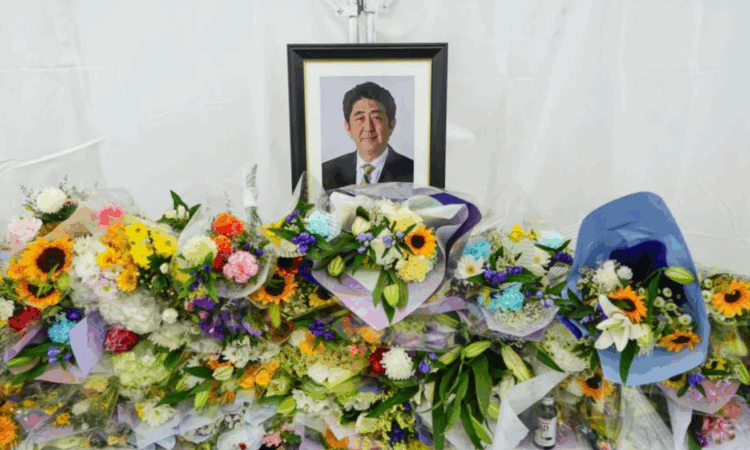 Julgamento do assassino de Shinzo Abe começa três anos após o atentado