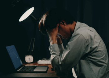 Japão registra número recorde de pedidos de indenização por transtornos mentais ligados ao trabalho