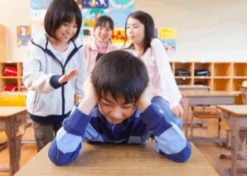 Japão registra recorde de faltas escolares e casos de bullying no ano fiscal de 2024