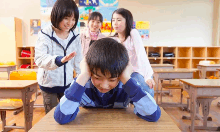 Japão registra recorde de faltas escolares e casos de bullying no ano fiscal de 2024