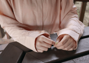 Mayu Tomita relata trauma e negligência policial nove anos após ataque brutal de perseguidor