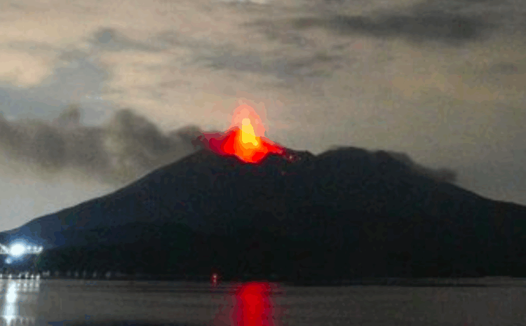 Erupção no Monte Minamidake, em Sakurajima, lança cinzas a 4.400 metros