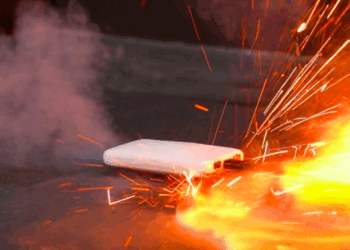 Incêndios envolvendo baterias portáteis mais que dobram no Japão e autoridades reforçam alerta