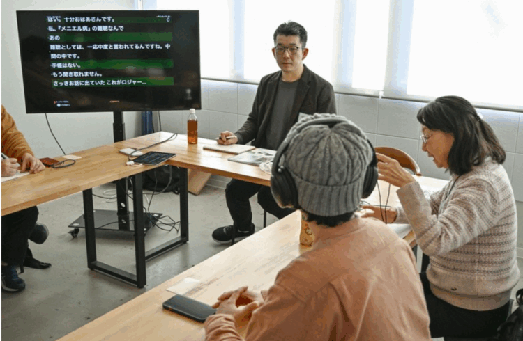 Distúrbio auditivo invisível afeta estudantes e trabalhadores no Japão