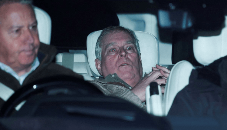 Príncipe Andrew é libertado após prisão por suspeita de enviar documentos a Jeffrey Epstein
