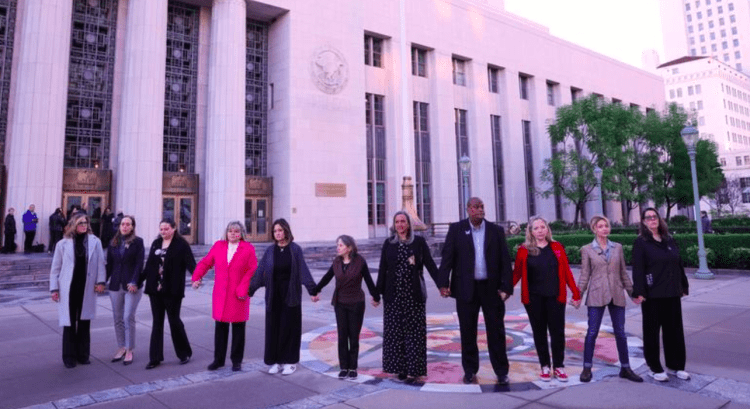 Uso excessivo de redes sociais preocupa especialistas