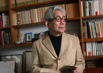 Universidade de Tóquio revela novelas inéditas de Kenzaburo Oe