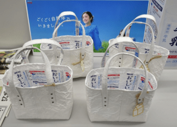 Embalagens de leite viram bolsas sustentáveis no Japão