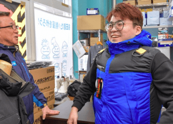 Jaquetas com ventilador viram febre entre turistas no Japão