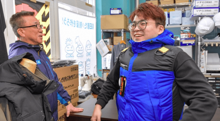 Jaquetas com ventilador viram febre entre turistas no Japão