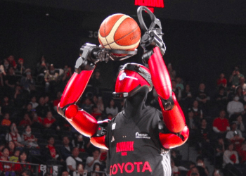 Toyota apresenta robô Cue7 que dribla e arremessa
