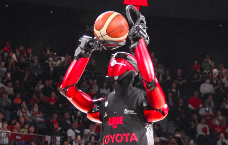 Toyota apresenta robô Cue7 que dribla e arremessa