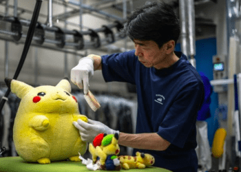 Lavanderia japonesa viraliza ao restaurar bichinhos de pelúcia com cuidado artesanal