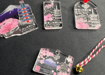 Souvenirs feitos de acrílico reciclado da pandemia viram febre turística no Japão