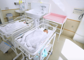 Gestações múltiplas por fertilização assistida atingem recorde no Japão após ampliação da cobertura de seguro