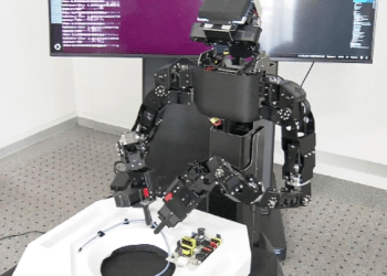 Japão planeja introduzir 10 milhões de robôs com IA até 2040 para enfrentar escassez de mão de obra